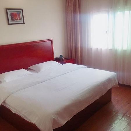 Greentree Inn Shanghai Pudong Airport Wild Animal Park Express Hotel Nanhui Exterior photo